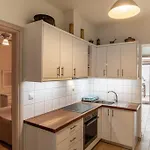 Contessa Elli Residences شقة